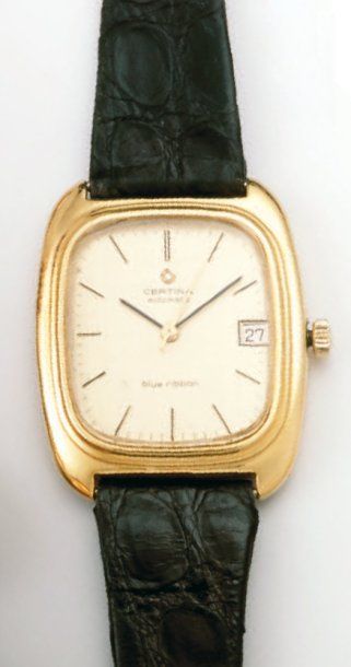 MONTRE-BRACELET d'homme en or jaune, de forme...