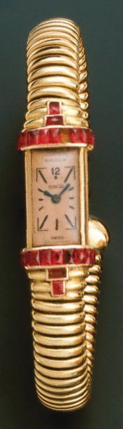 MONTRE-BRACELET de dame en or jaune, de forme...