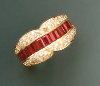 BAGUE bandeau en or jaune, sertie d'une ligne...