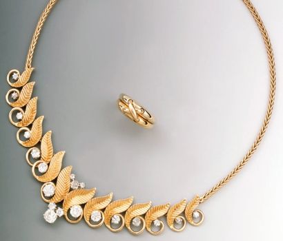COLLIER «COLLERETTE» en or jaune à motifs...