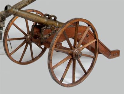MAQUETTE DE CANON. Tube en bronze, à bourrelet...