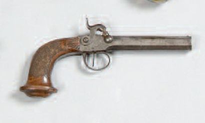 PISTOLET À COFFRE, À PERCUSSION. Long canon...