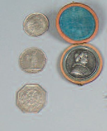 JETONS ET MÉDAILLE EN ARGENT : a)Avers :...