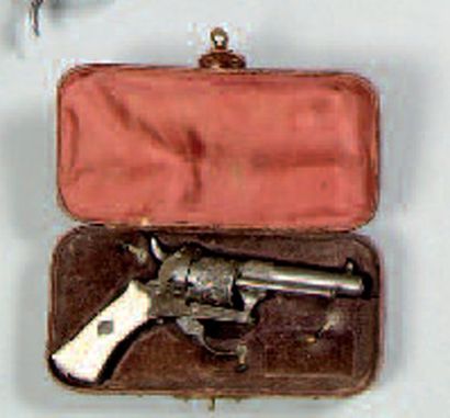 REVOLVER À BROCHE « SYSTÈME LEFAUCHEUX »,...