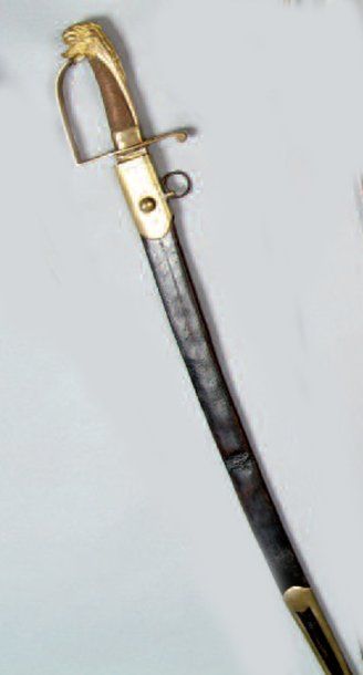 SABRE D'OFFICIER DE MARINE. Monture en laiton...