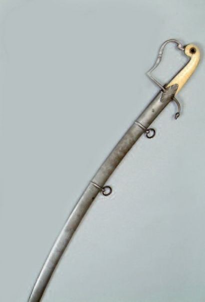SABRE D'OFFICIER DE CAVALERIE À L'ORIENTAL....