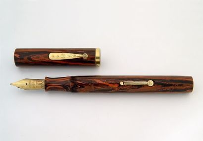 WATERMAN 58 ébonite marbrée, trace d'usure...