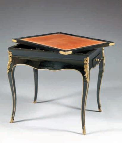 TABLE TRIC-TRAC EN PLACAGE DE POIRIER NOIRCI...