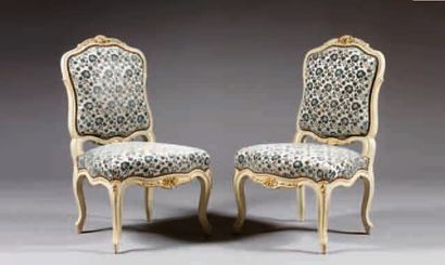 PAIRE DE CHAISES À DOSSIER PLAT VIOLONÉ en...
