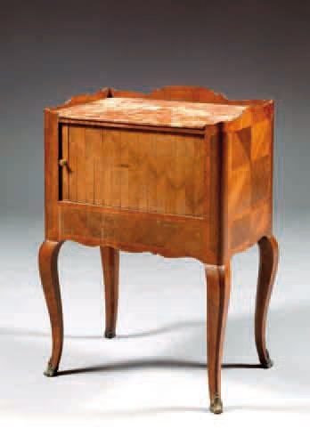 PETITE TABLE DE TOILETTE en bois de placage...