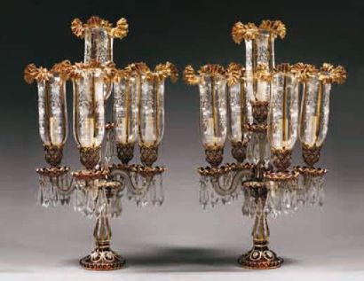 PAIRE DE CANDELABRES A CINQ BRAS DE LUMIERE...