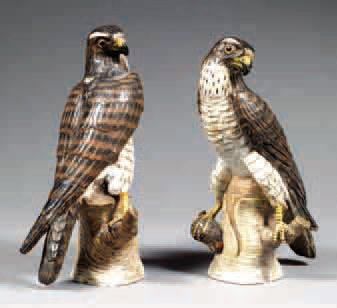 BERLIN, VERS 1850 Paire de rapaces dressés...