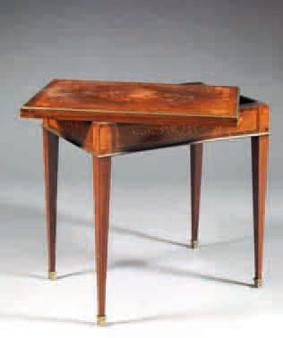 TABLE À JEUX À PLATEAU SERVIETTE EN PLACAGE...
