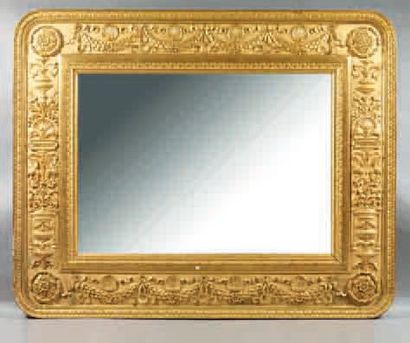 IMPORTANT MIROIR dans un important cadre...