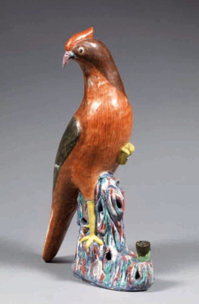 STATUETTE DE FAISAN posé sur un rocher devant...