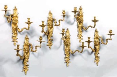 SUITE DE SIX APPLIQUES À DEUX BRAS DE LUMIÈRE...