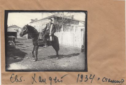 YEVGENI KHALDEI 1917-1997

Khaldei à cheval,...