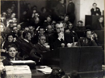 YEVGENI KHALDEI 1917-1997

Procureur en chef...