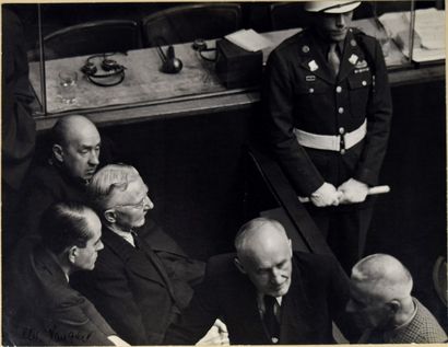 YEVGENI KHALDEI 1917-1997

Une vue des inculpés...