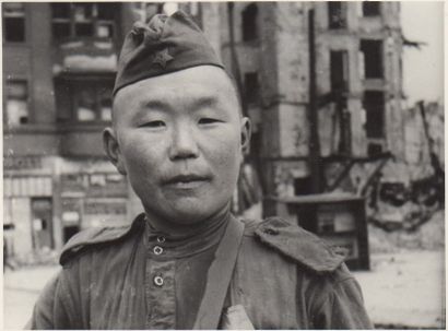 YEVGENI KHALDEI 1917-1997

Sans titre (soldat),...