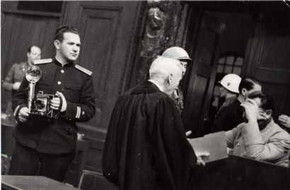 YEVGENI KHALDEI 1917-1997

Khaldei à Nuremberg,...