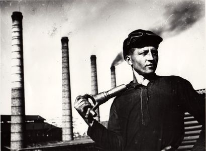YEVGENI KHALDEI 1917-1997

Ouvrier de Production....