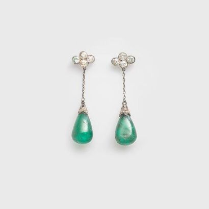 Paire de pendants d'oreilles en platine 850...