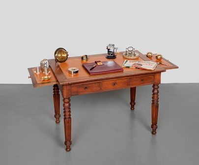 Bureau en bois naturel tourné, dessous de...