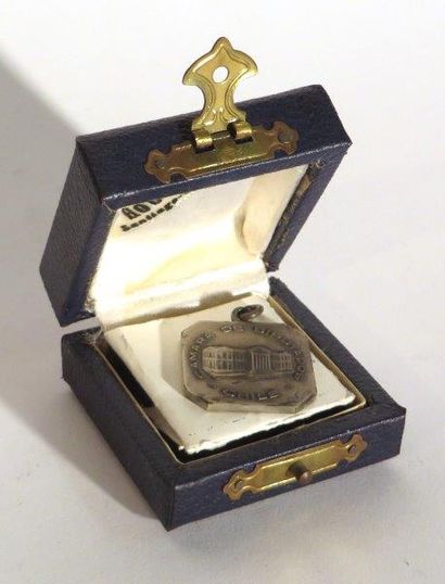 Trois récompenses
Médaille en cuivre gravée,...