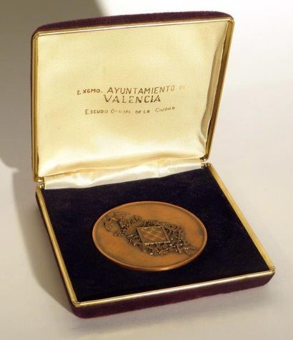Trois récompenses
Médaille en cuivre gravée,...