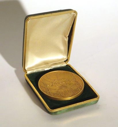 Trois récompenses
Médaille en cuivre gravée,...