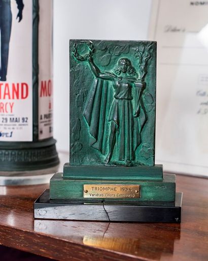 Récompense
Triomphe 1954 Variété Hors concours
Sculpture...