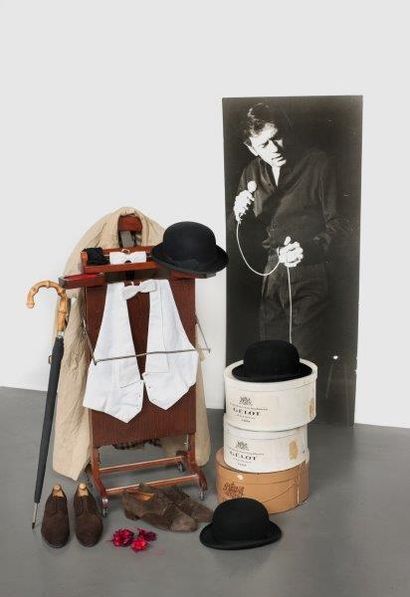 Valet de nuit en placage d’acajou

A mahogany...