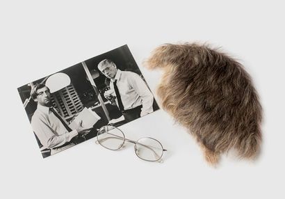 Accessoires de scène
Perruque et lunette...