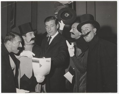 Yves Montand et personnalités
Environ quatre-vingt...