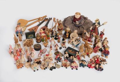 Ensemble de souvenirs de voyage comprenant...