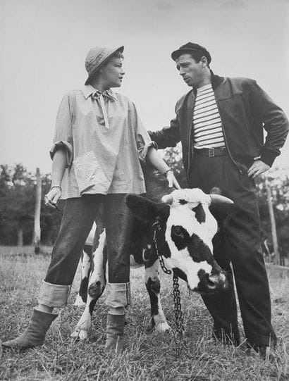 Simone Signoret et Yves Montand à Autheuil
Environ...