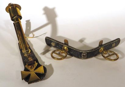 Applique à une lumière en laiton et cuir...