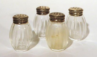 Quatre petites salières en verre et monture...