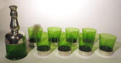 Ensemble comprenant :
Carafe et huit verres...