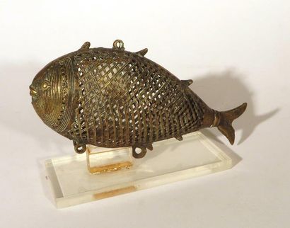 Poisson décoratif en métal sur une base en...