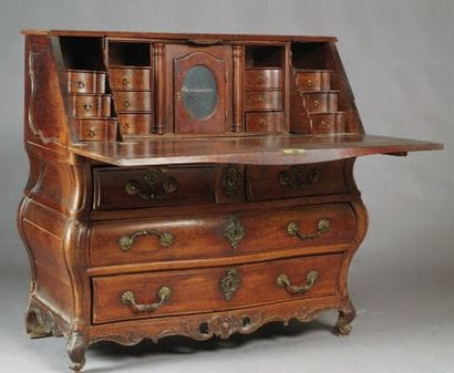 COMMODE SCRIBAN à façade et côtés galbés...