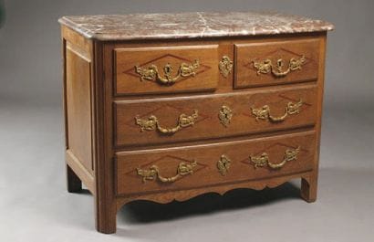 PETITE COMMODE en bois naturel légèrement...