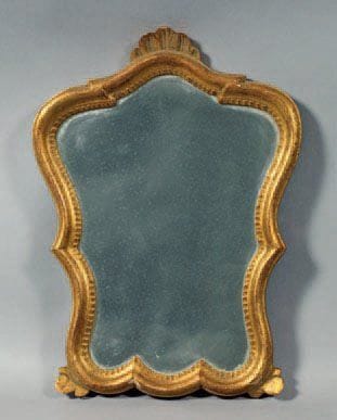 PETIT MIROIR en bois doré de forme violo...