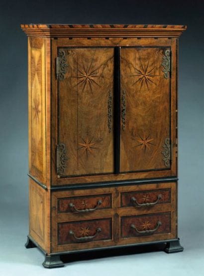 ARMOIRE-COMMODE en bois de placage, à décor...