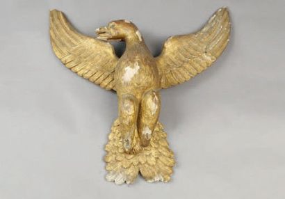 AIGLE AUX AILES DÉPLOYÉES en bois sculpté...