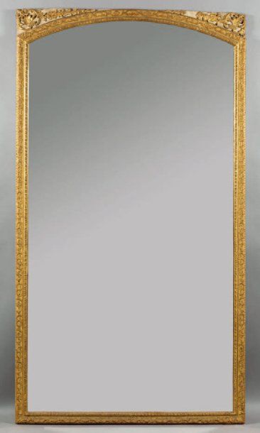 IMPORTANT MIROIR À FRONTON CINTRÉ dans un...