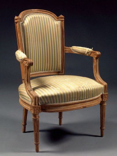 FAUTEUIL CABRIOLET à dossier en anse de panier...