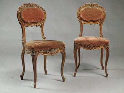 PAIRE DE CHAISES LÉGÈRES cabriolet en bois...