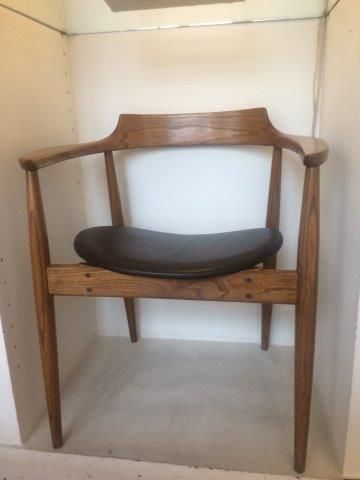 Illum WIKKELSO-vers 1955


Fauteuil en chêne...